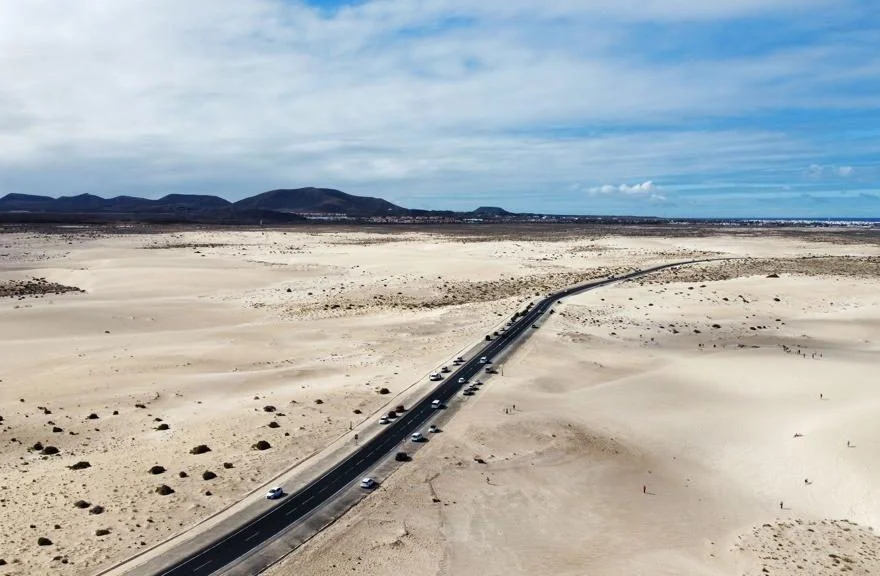 Droga przez Park Przyrodniczy Wydm Corralejo